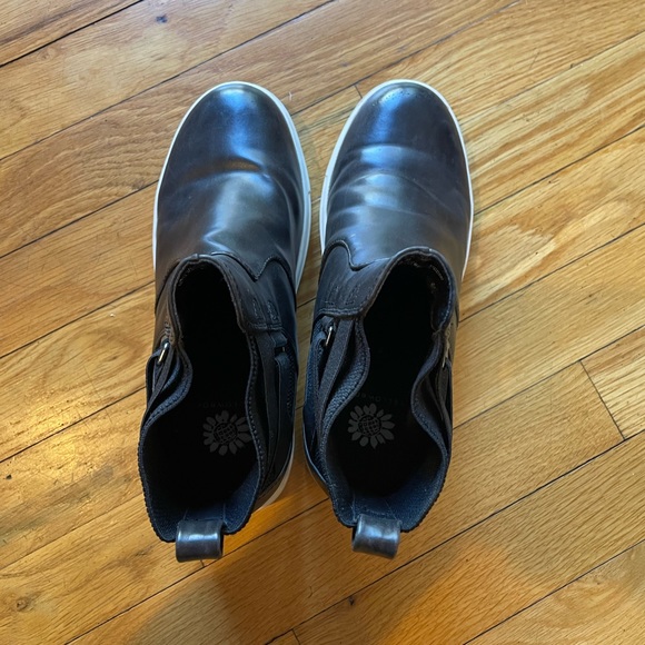 Yellow Box Black Athletic Booties - Size 8. EUC - Picture 8 of 11